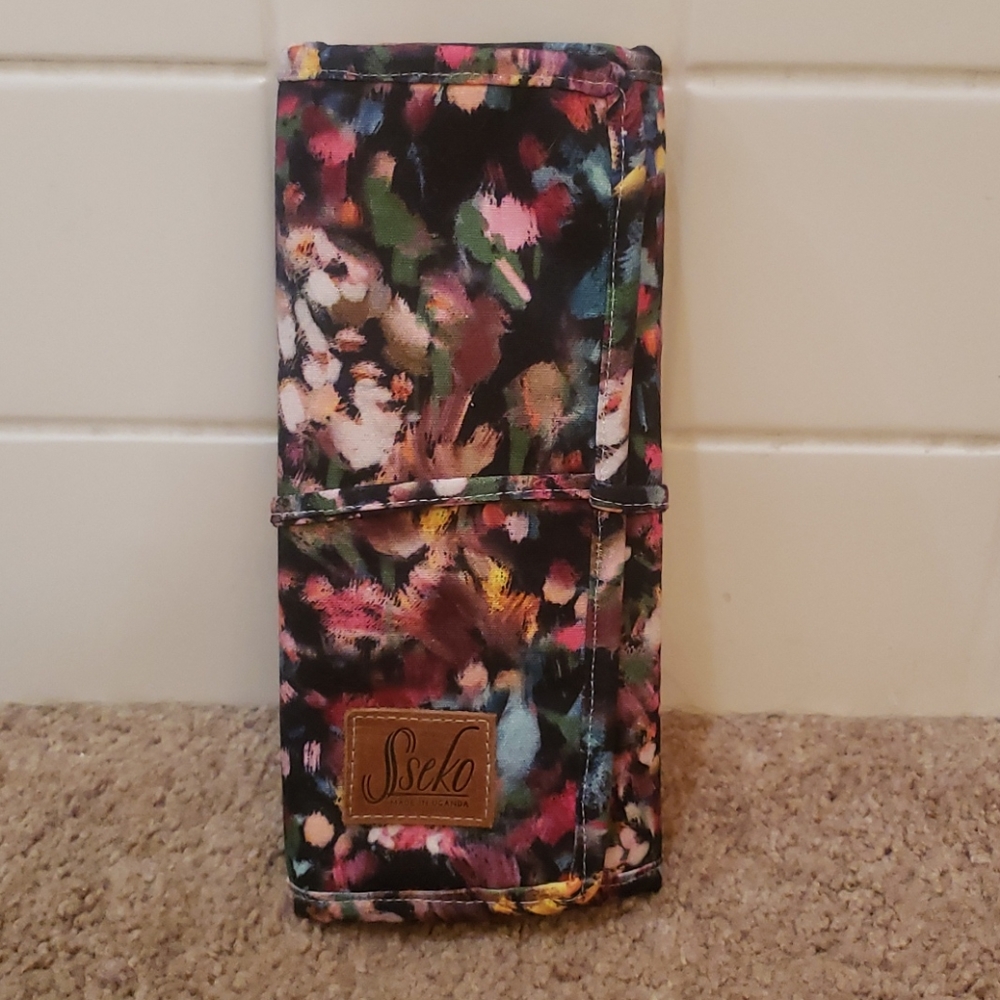 Sseko Jewelry Roll